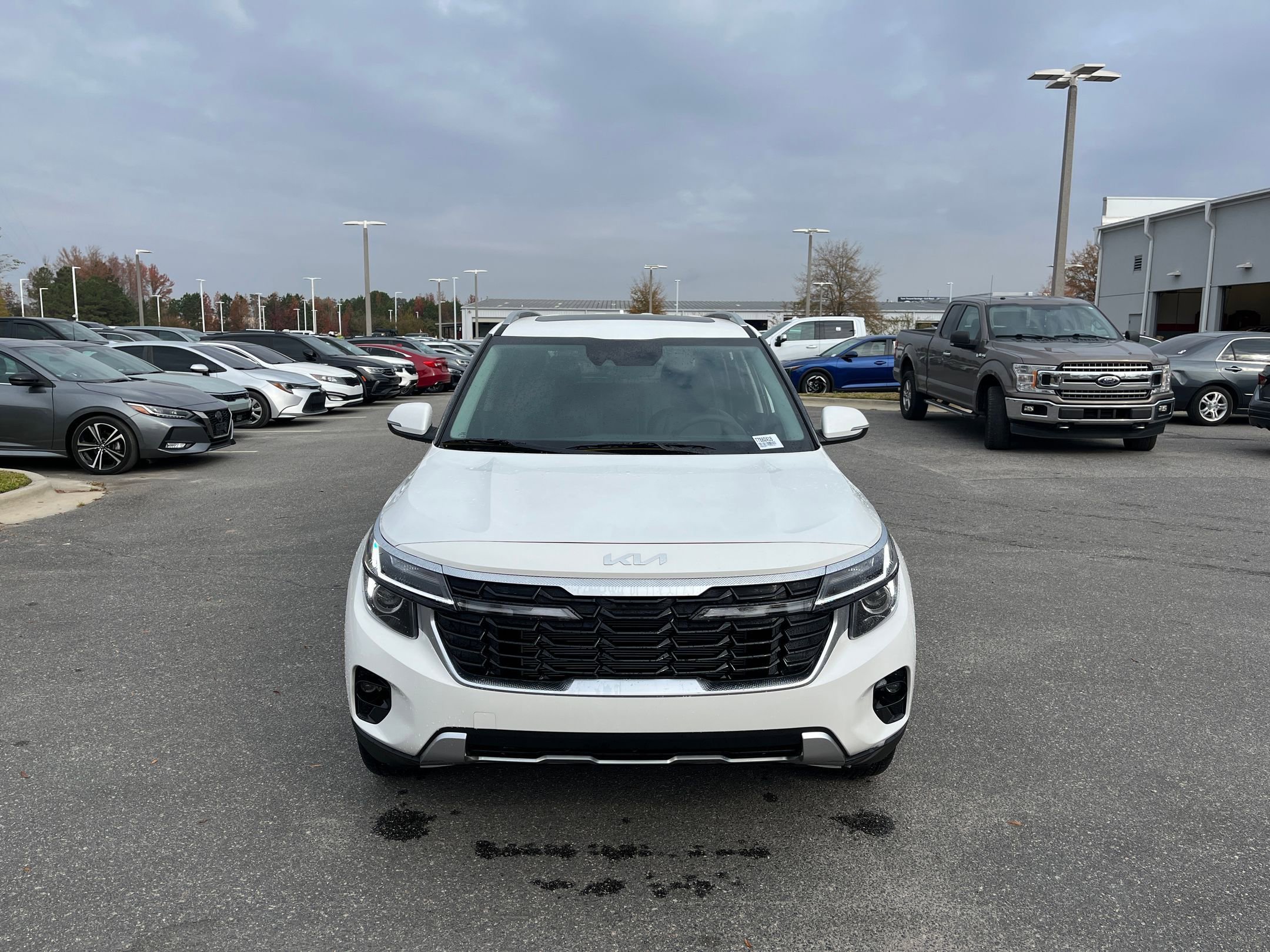 New 2026 Kia Seltos EX image 2