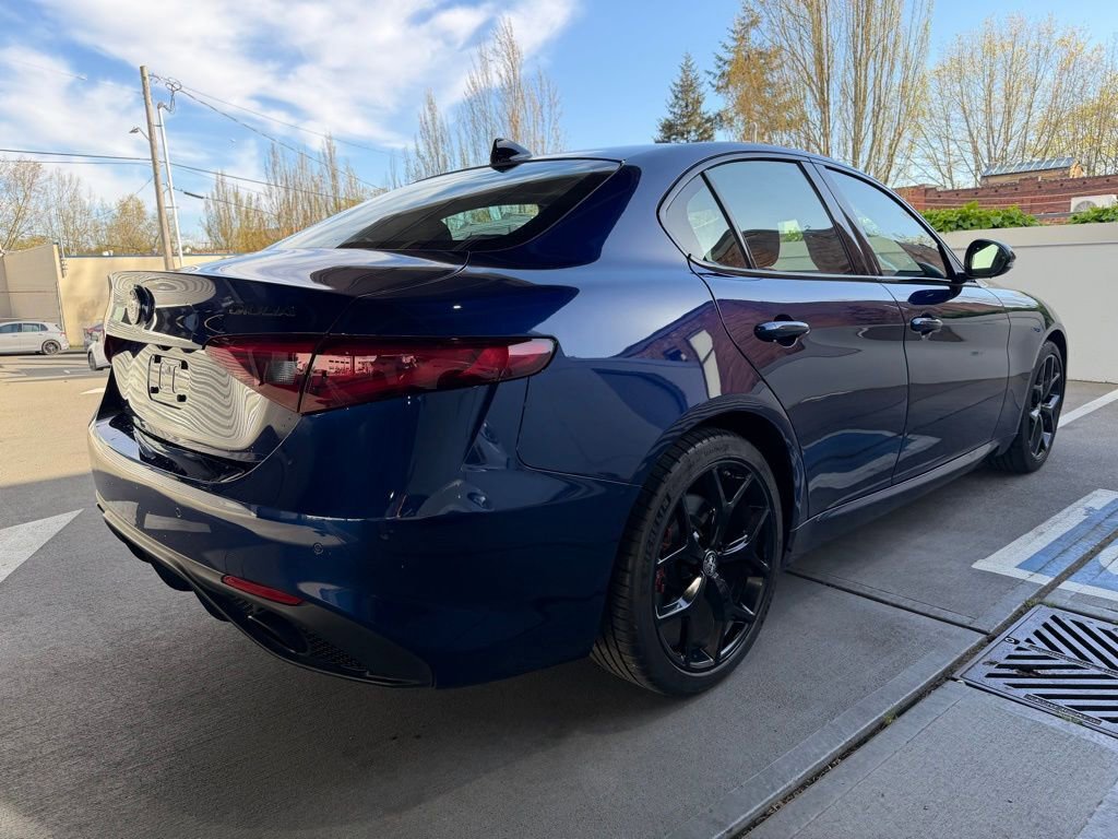 Used 2020 Alfa Romeo Giulia AWD w/ Quick Order Package 22J Sport image 7