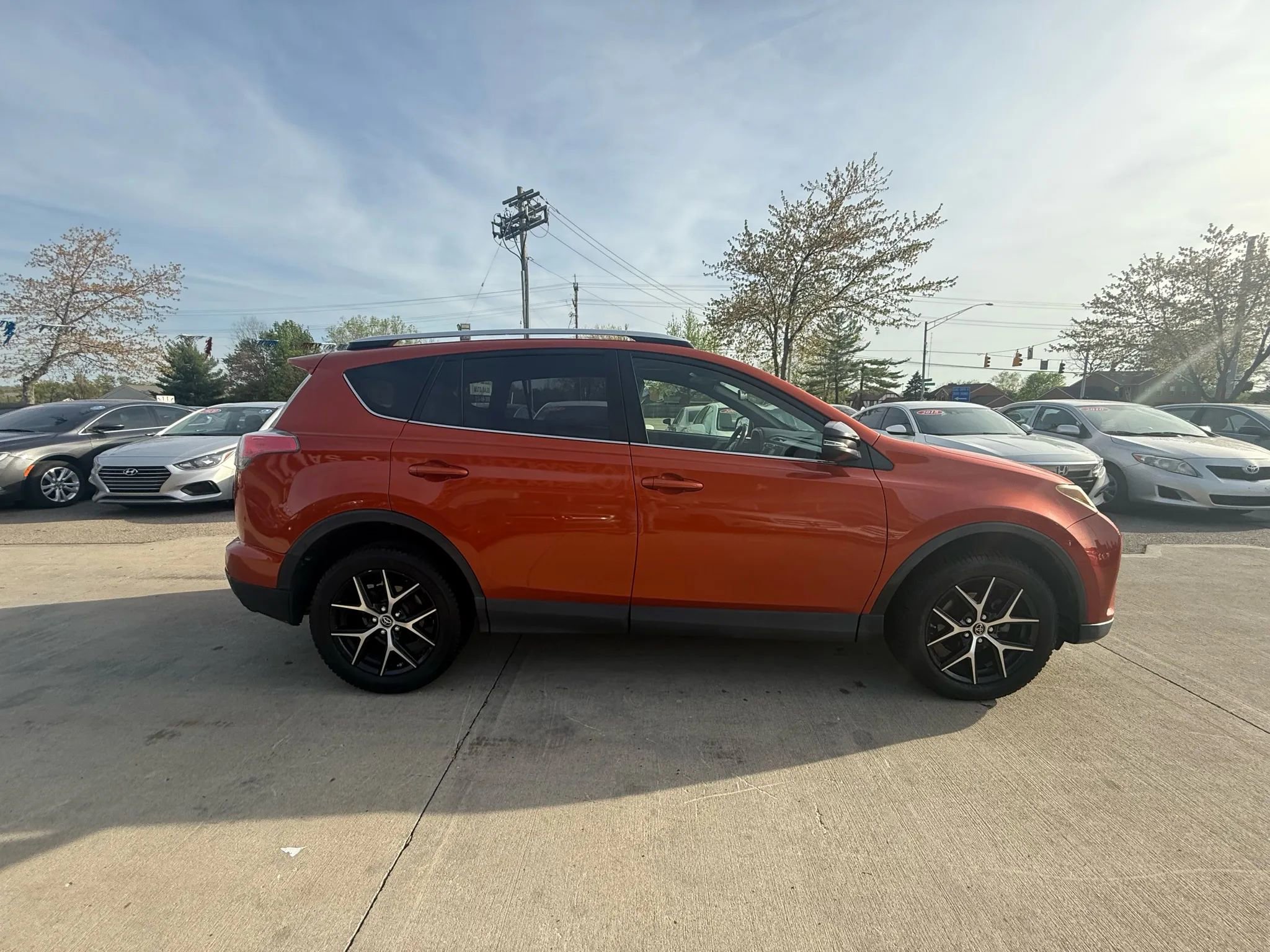Used 2016 Toyota RAV4 SE image 8
