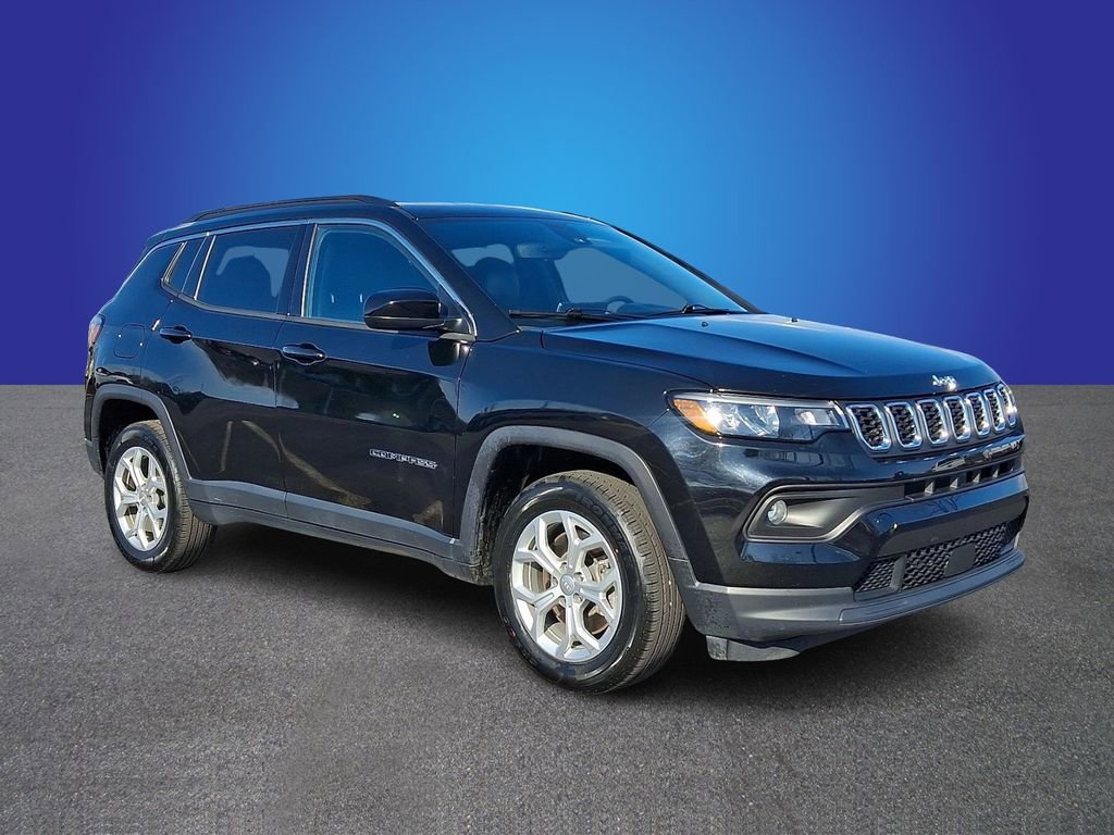 Used 2024 Jeep Compass Latitude image 3
