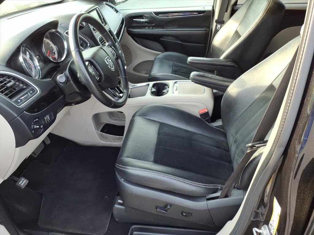 Used 2018 Dodge Grand Caravan SXT FWD image 5