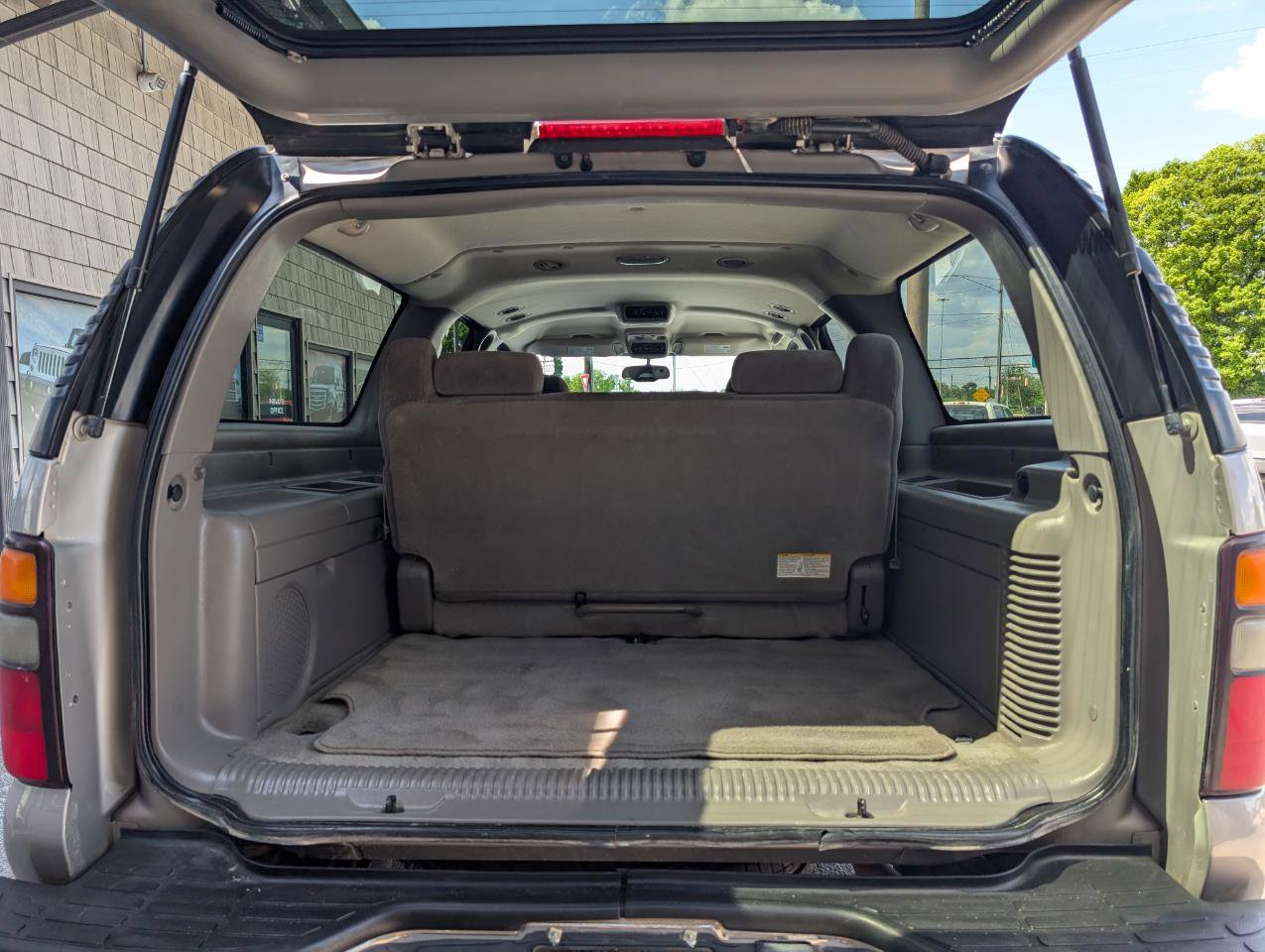 Used 2004 Chevrolet Suburban LS image 20