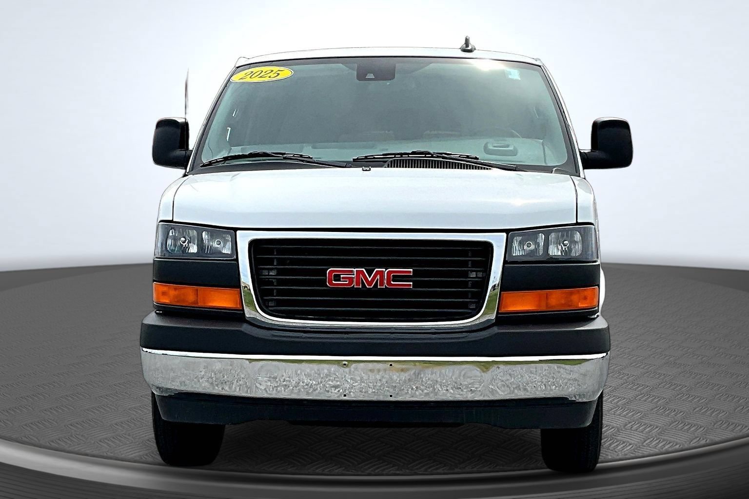 Used 2025 GMC Savana 3500 LT w/ LT Preferred Equipment Group RWD image 2
