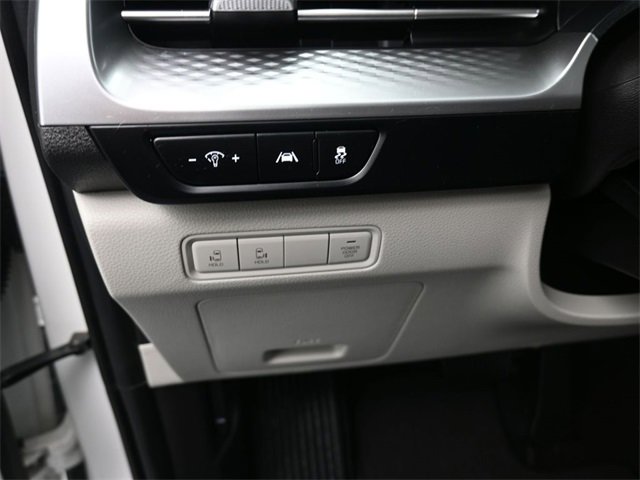 Used 2024 Kia Carnival LX image 21