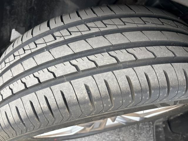 Used 2018 Volkswagen Tiguan SEL Premium image 29