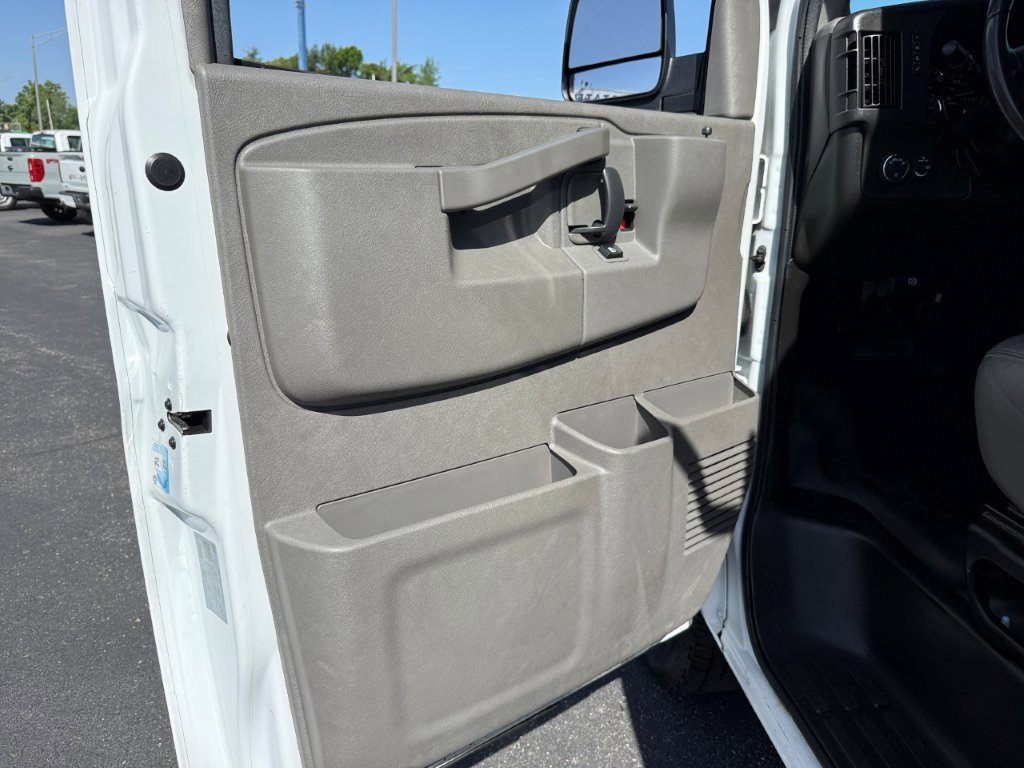 Used 2022 Chevrolet Express 2500 w/ Driver Convenience Package RWD image 11
