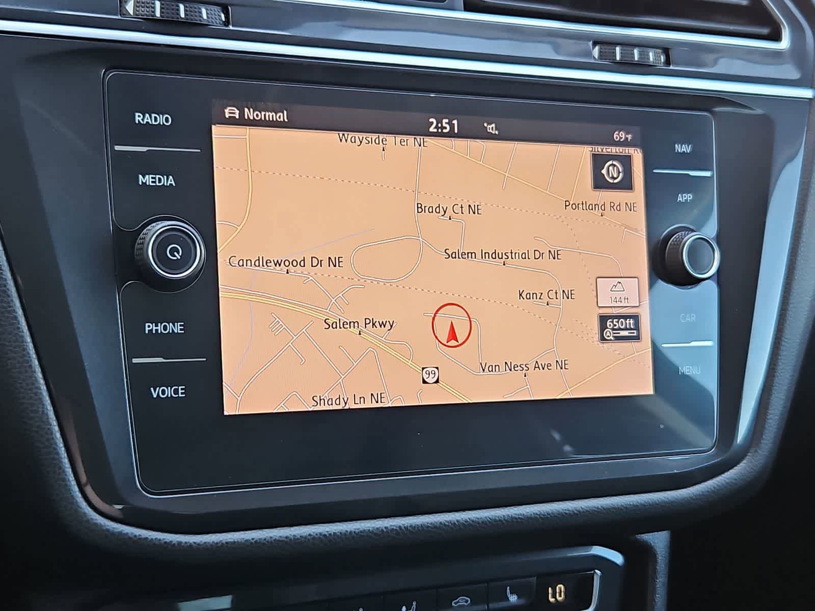 Used 2018 Volkswagen Tiguan SEL Premium AWD/4WD image 29