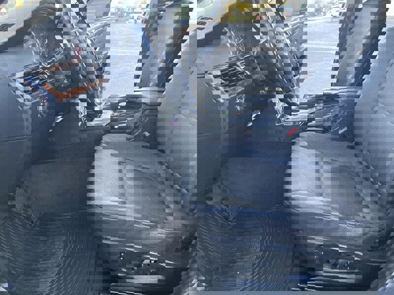 Used 2010 BMW 528i Sedan image 25