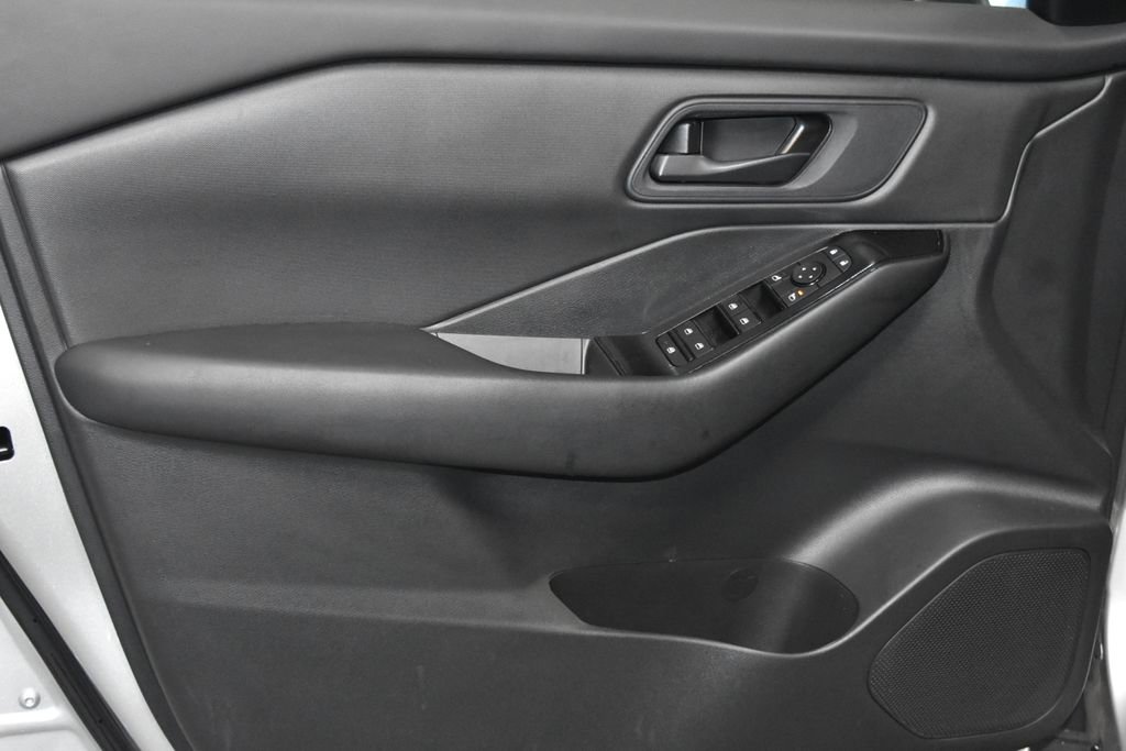 Certified 2025 Nissan Rogue S image 4