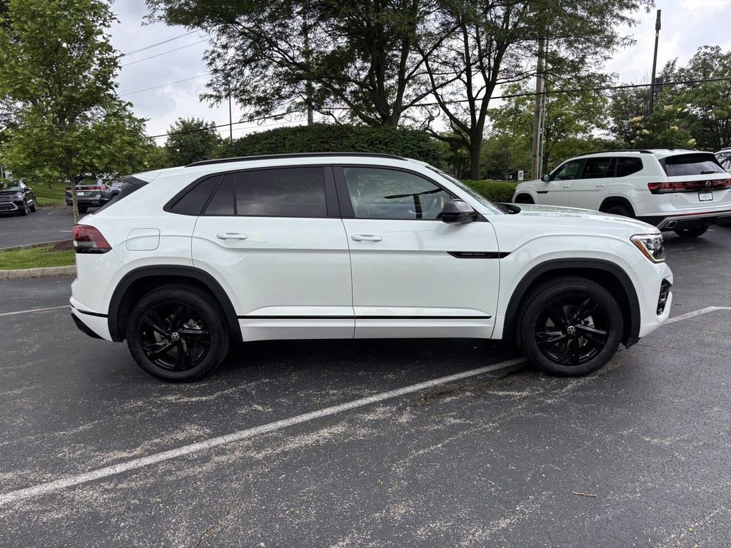 Used 2025 Volkswagen Atlas Cross Sport SEL R-Line image 8