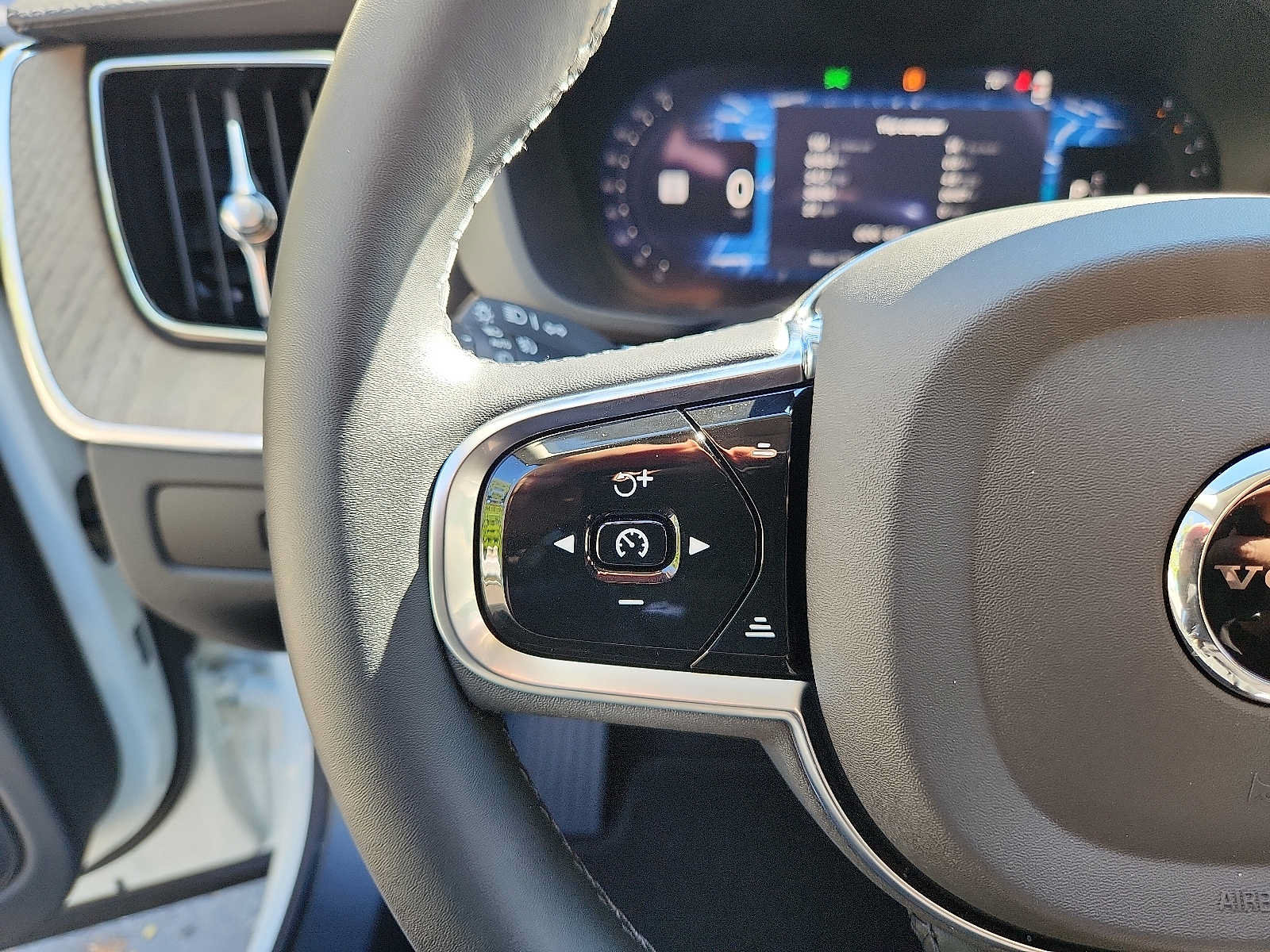 Used 2027 Volvo XC60 B5 Ultra AWD/4WD image 20