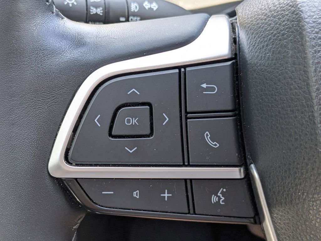 Used 2023 Toyota Highlander Limited FWD image 24