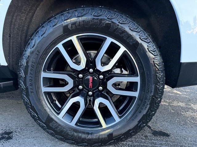 Used 2024 GMC Yukon AT4 image 24