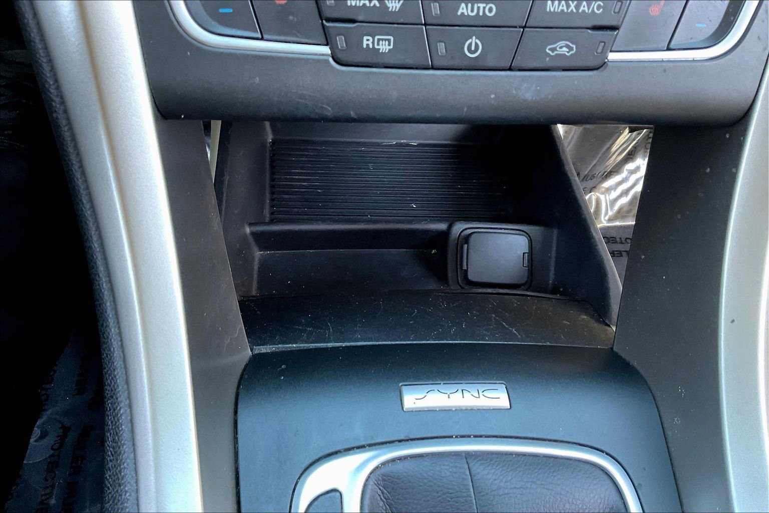 Used 2016 Ford Fusion SE w/ Equipment Group 202A FWD image 16
