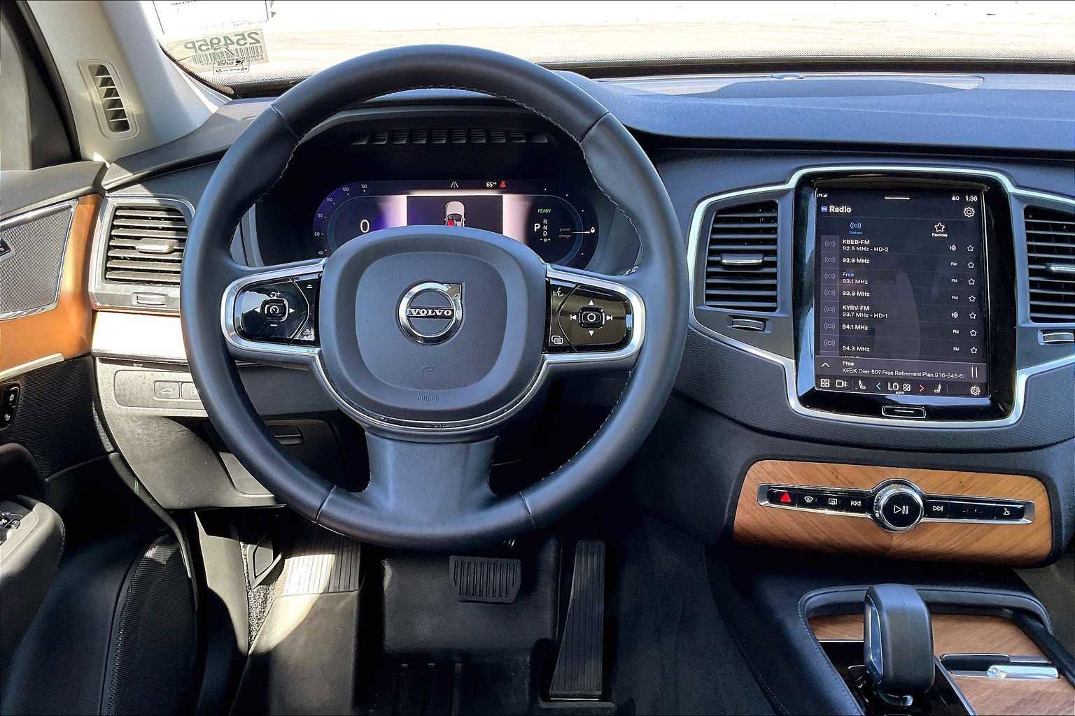 Used 2023 Volvo XC90 T8 Core image 8