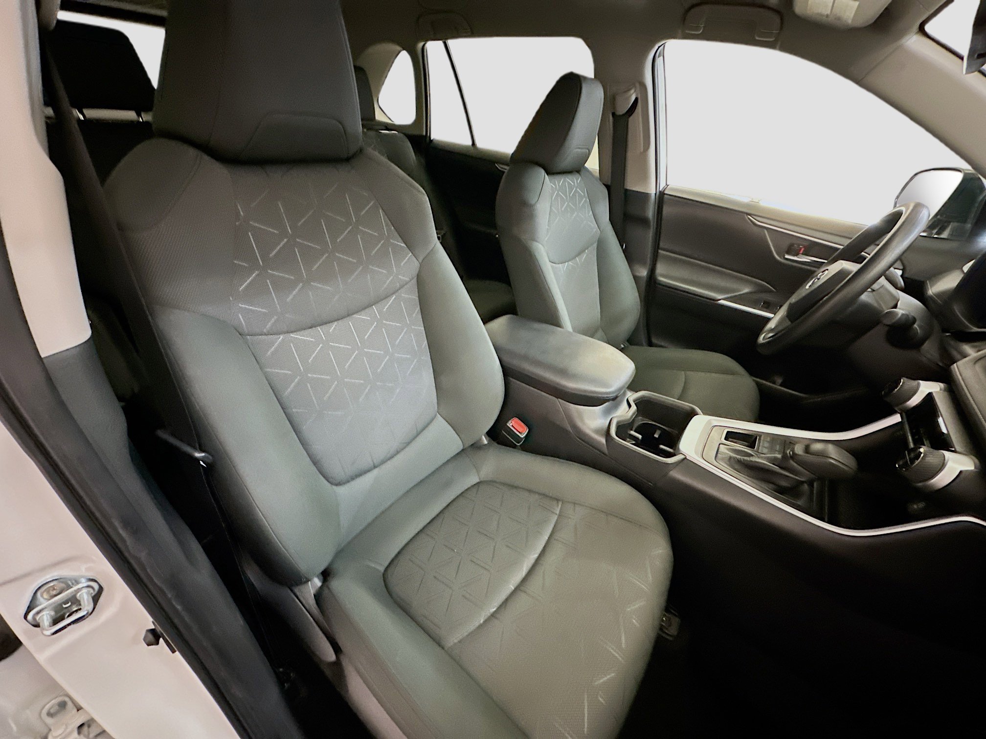 Used 2024 Toyota RAV4 XLE image 32