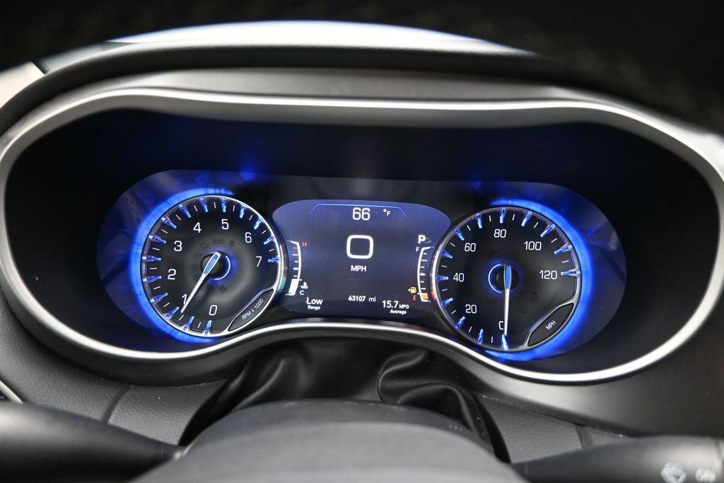 Used 2023 Chrysler Pacifica Touring-L FWD image 15