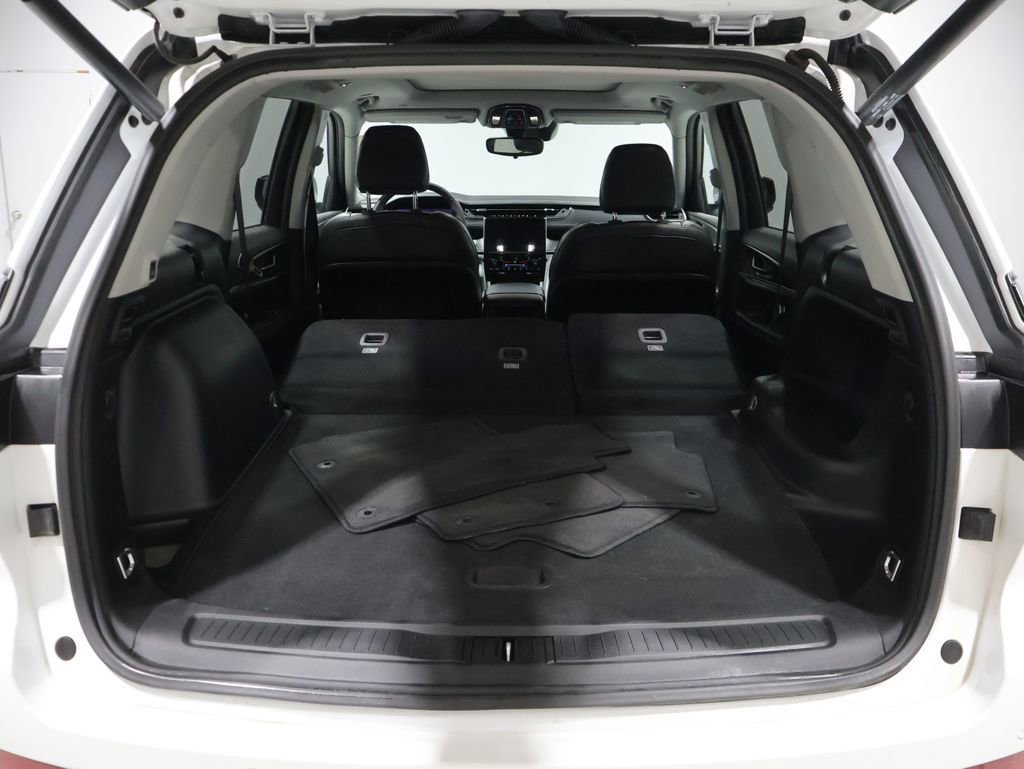 Certified 2023 Jeep Grand Cherokee Limited w/ Black Appearance Package image 5