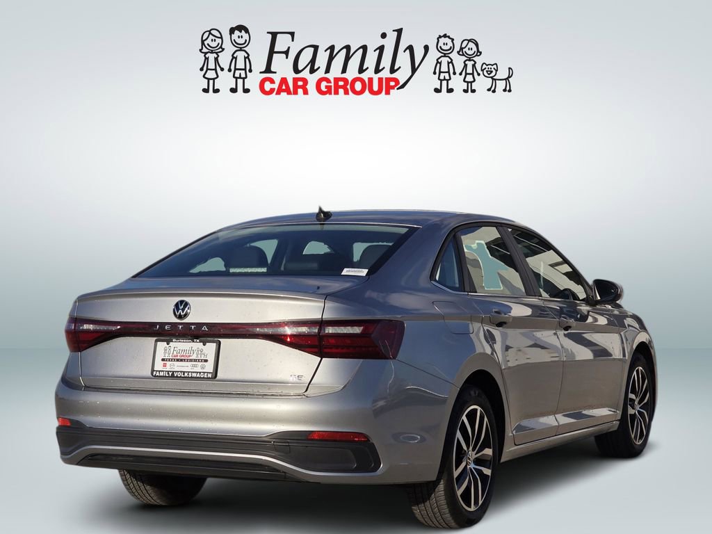 Used 2025 Volkswagen Jetta SE image 4