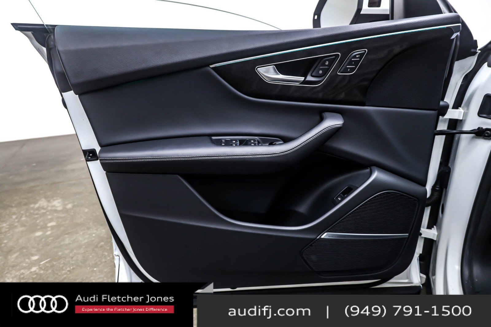 Used 2023 Audi Q8 Prestige w/ Prestige Package image 21