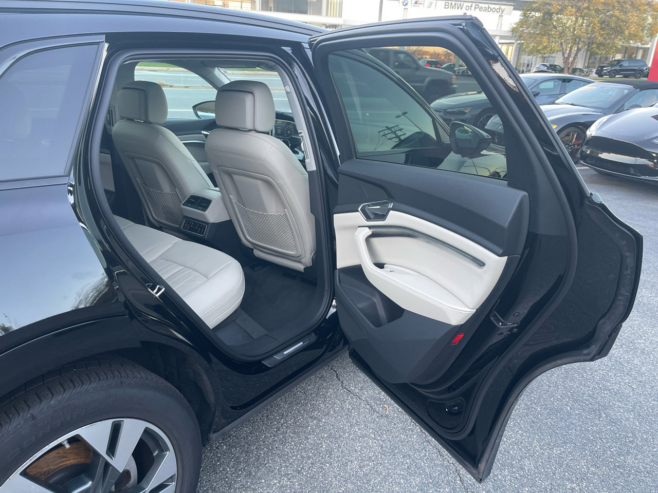 Used 2023 Audi e-tron Premium w/ Convenience Plus Package image 21