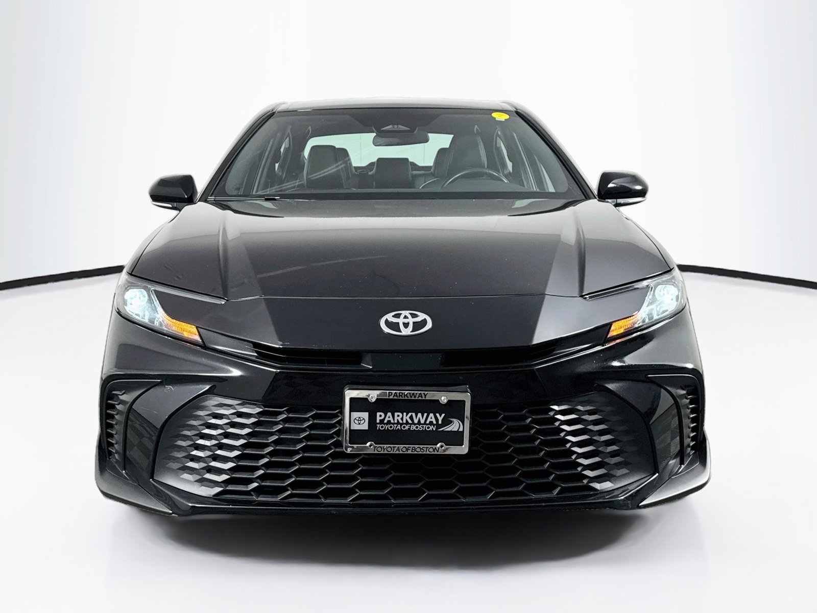 Used 2025 Toyota Camry SE FWD image 2