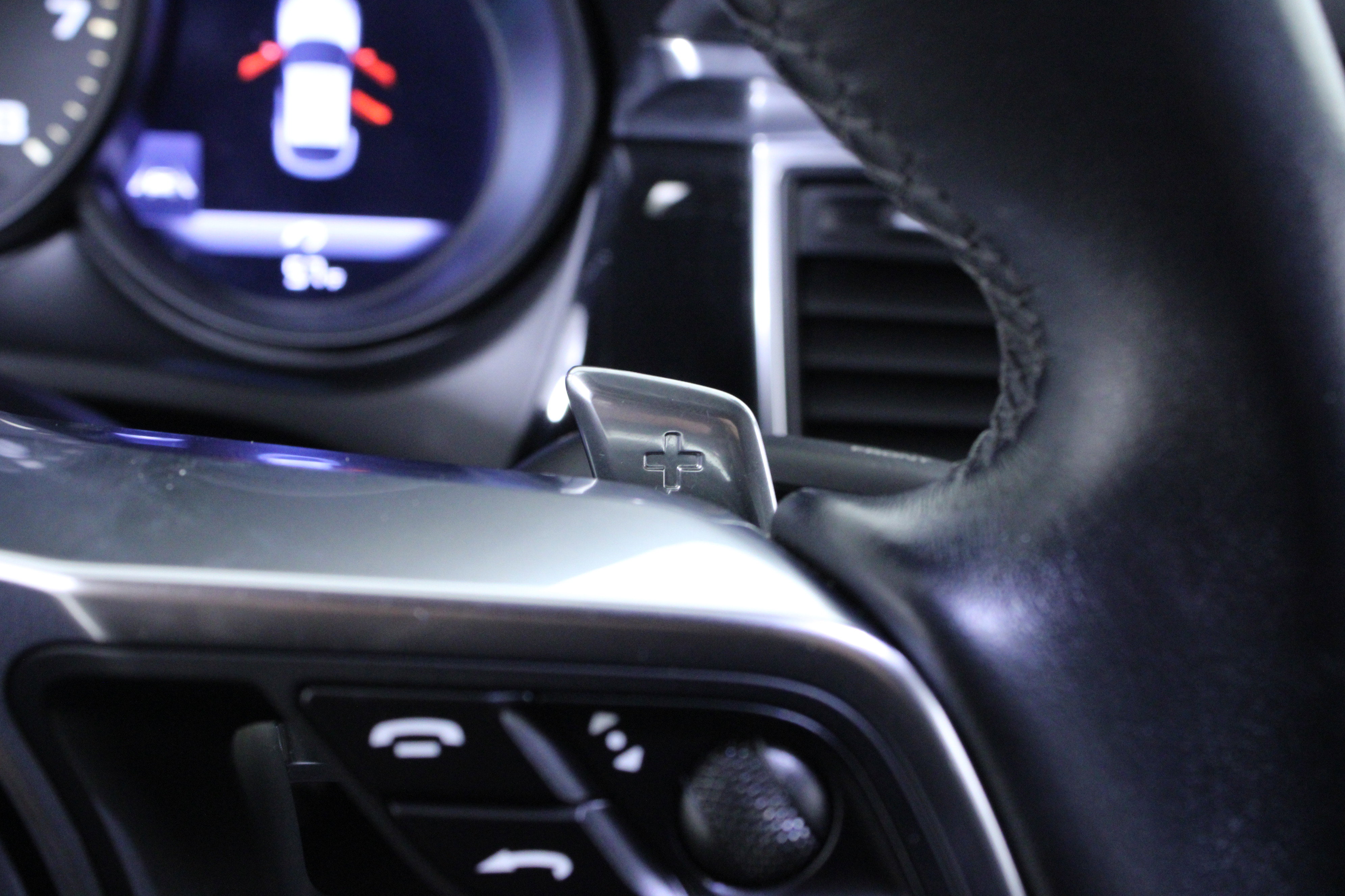 Used 2018 Porsche Macan image 25