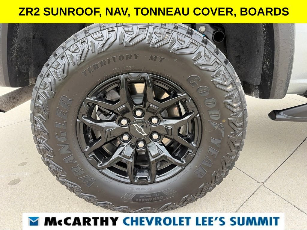 Used 2025 Chevrolet Colorado ZR2 w/ Midnight Edition AWD/4WD image 19