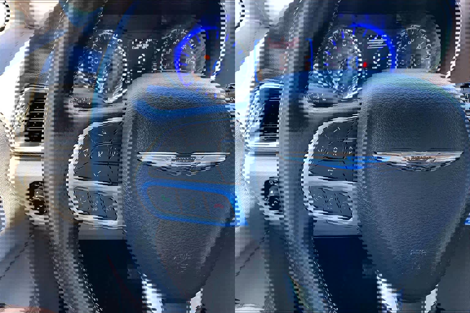 Used 2017 Chrysler Pacifica Touring-L image 22