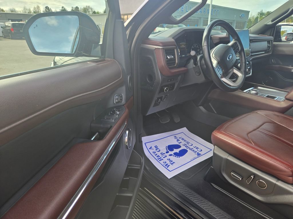 Used 2023 Ford Expedition Limited RWD image 6