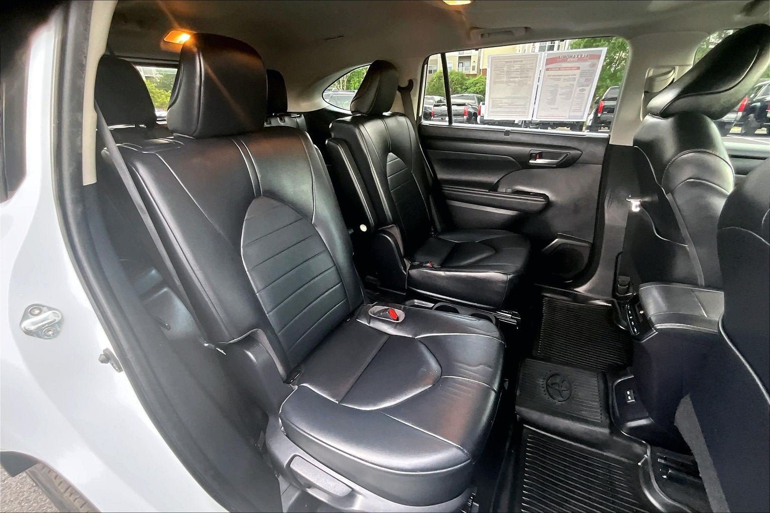 Used 2023 Toyota Highlander XLE AWD/4WD image 26