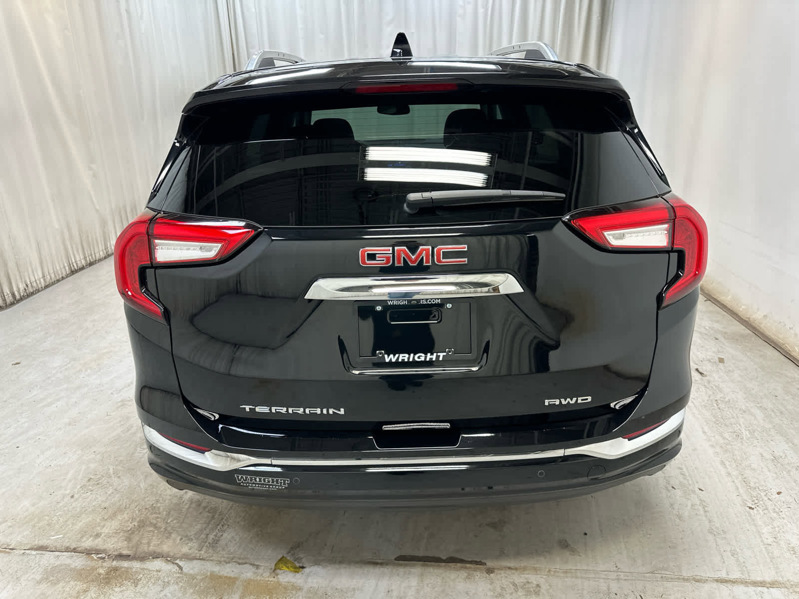 Certified 2023 GMC Terrain Denali w/ Black Diamond Edition AWD/4WD image 5