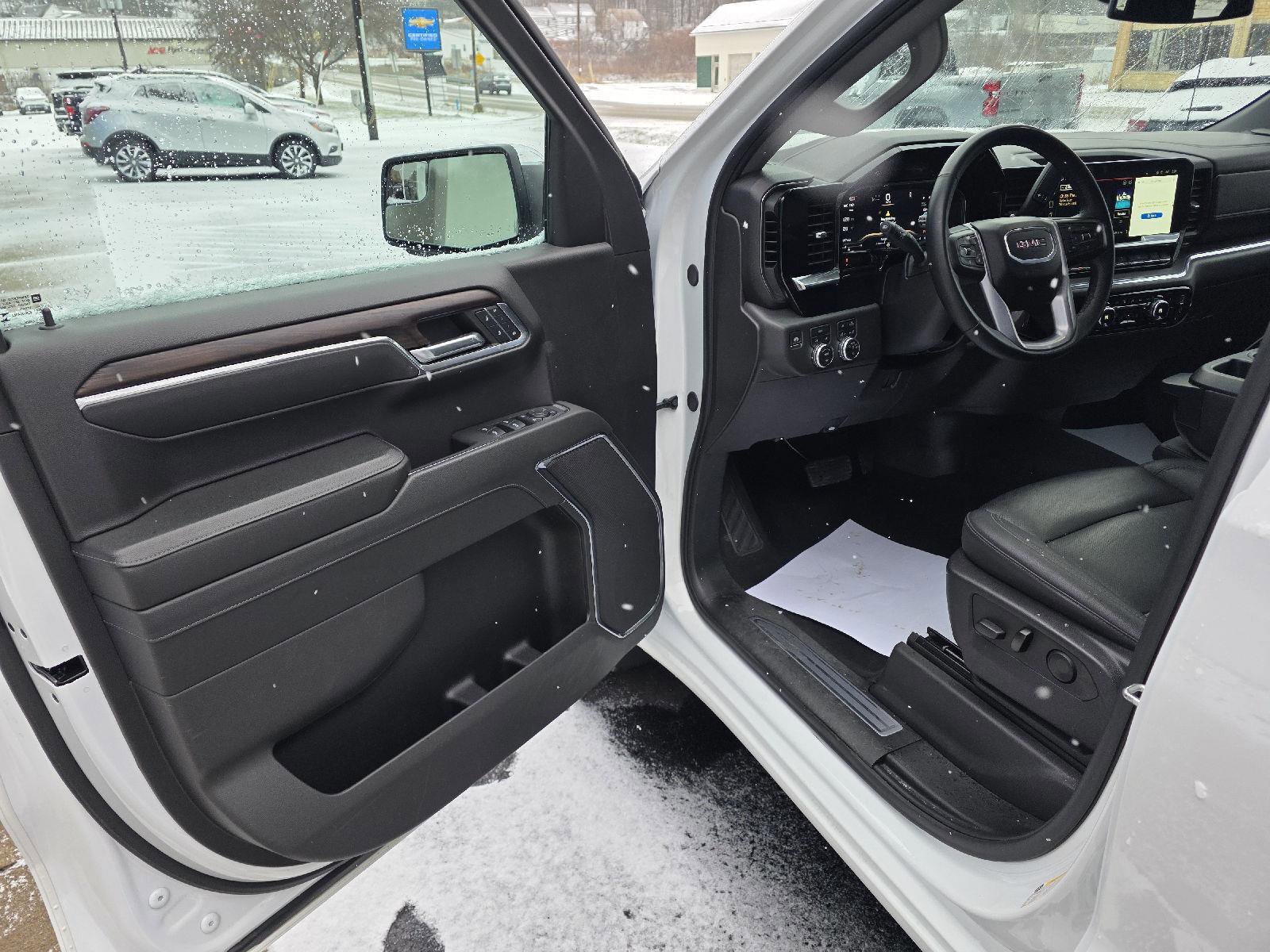 Used 2024 GMC Sierra 1500 SLT image 11