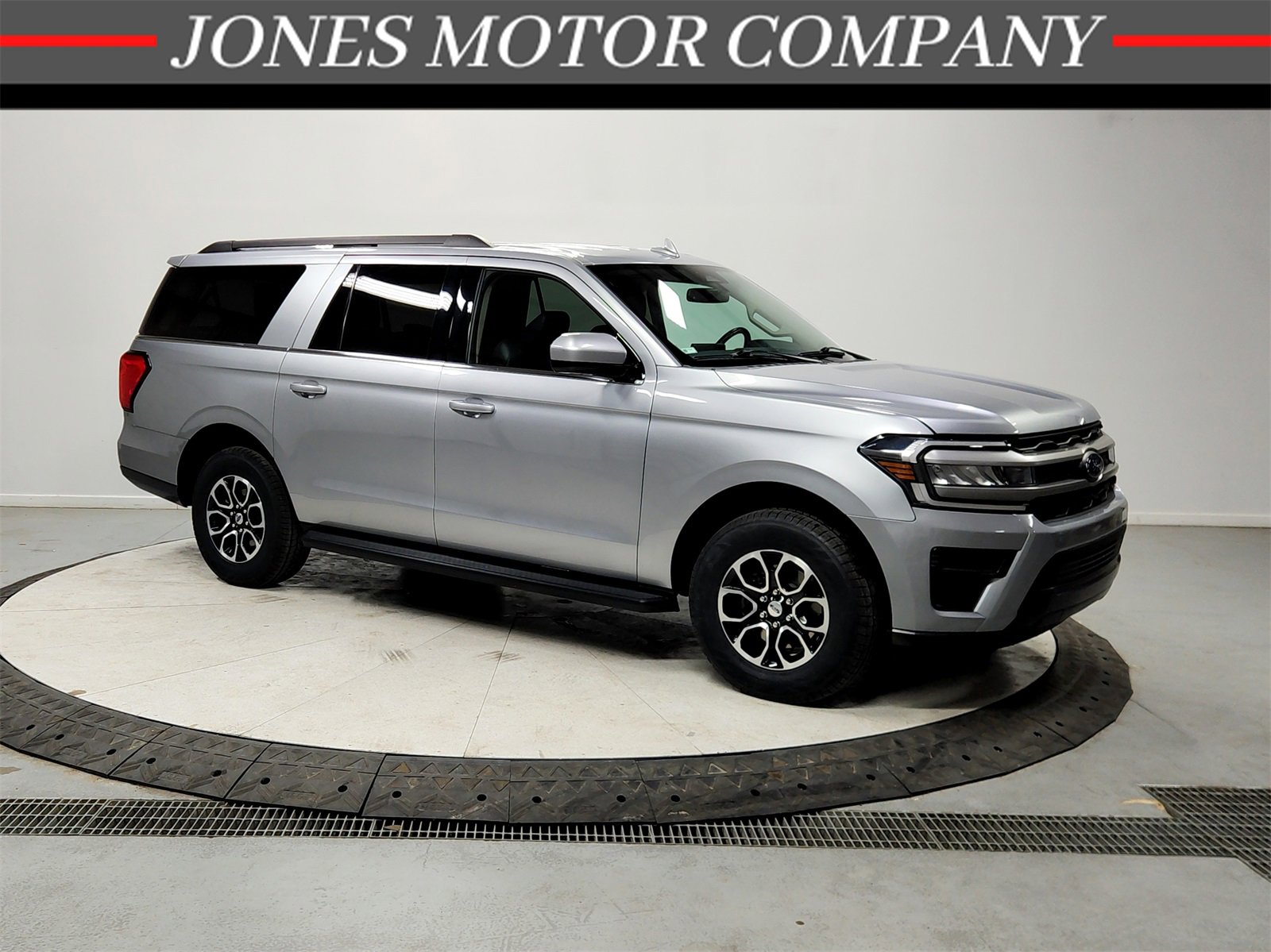 Used 2024 Ford Expedition Max XLT image 1