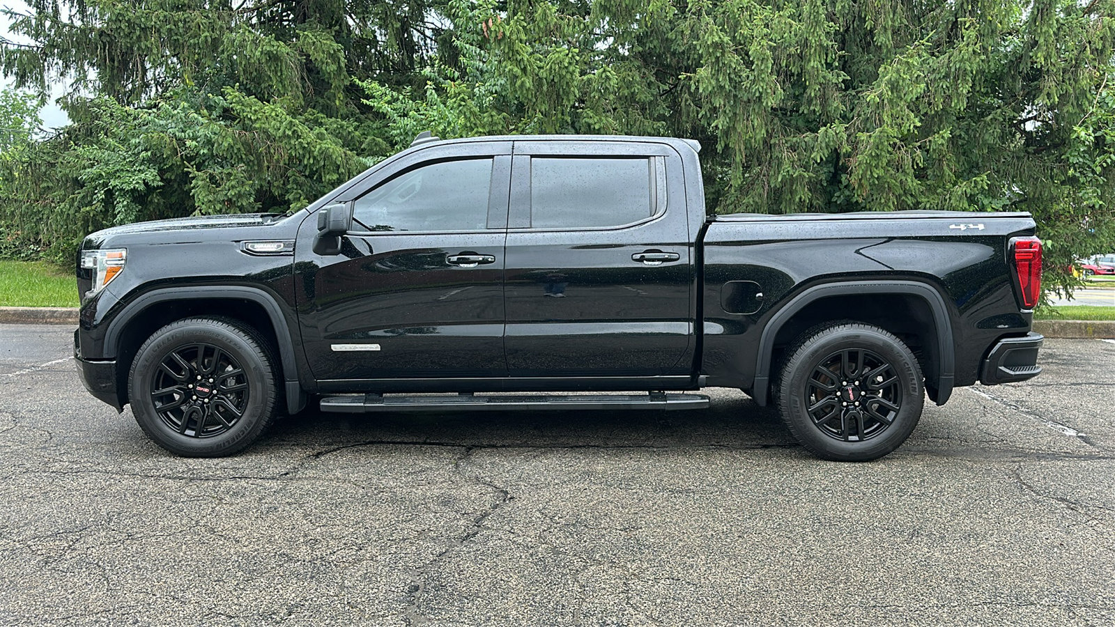 Used 2021 GMC Sierra 1500 Elevation w/ LPO, Elevation Black Package AWD/4WD image 28
