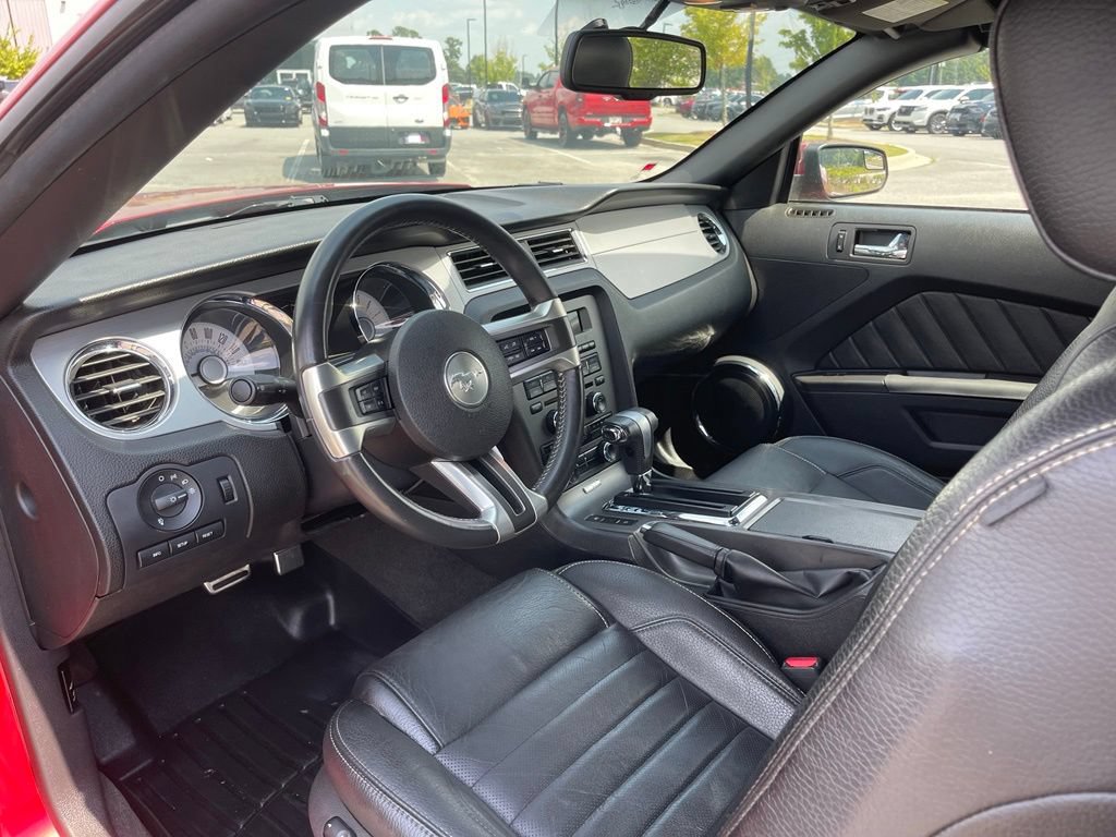 Used 2011 Ford Mustang Premium w/ 202A Rapid Spec Order Code RWD image 27