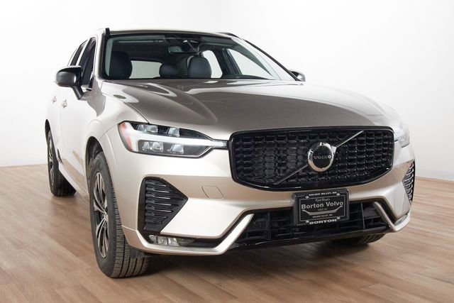 Certified 2025 Volvo XC60 B5 Core image 3