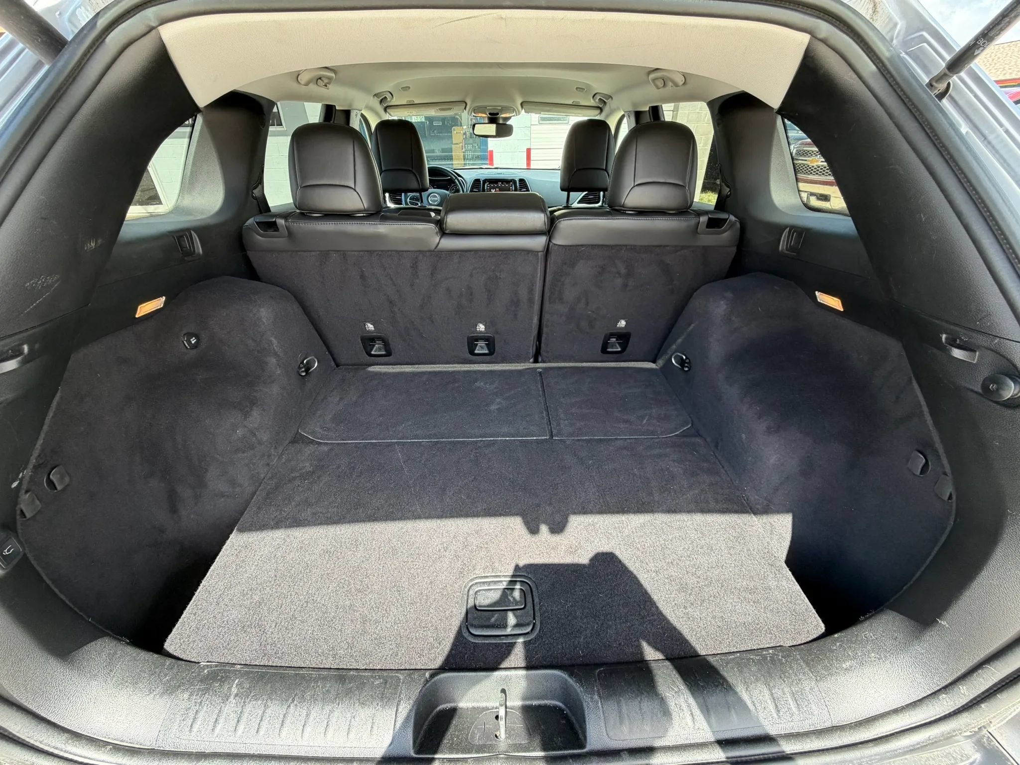 Used 2019 Jeep Cherokee Limited w/ Luxury Group AWD/4WD image 22
