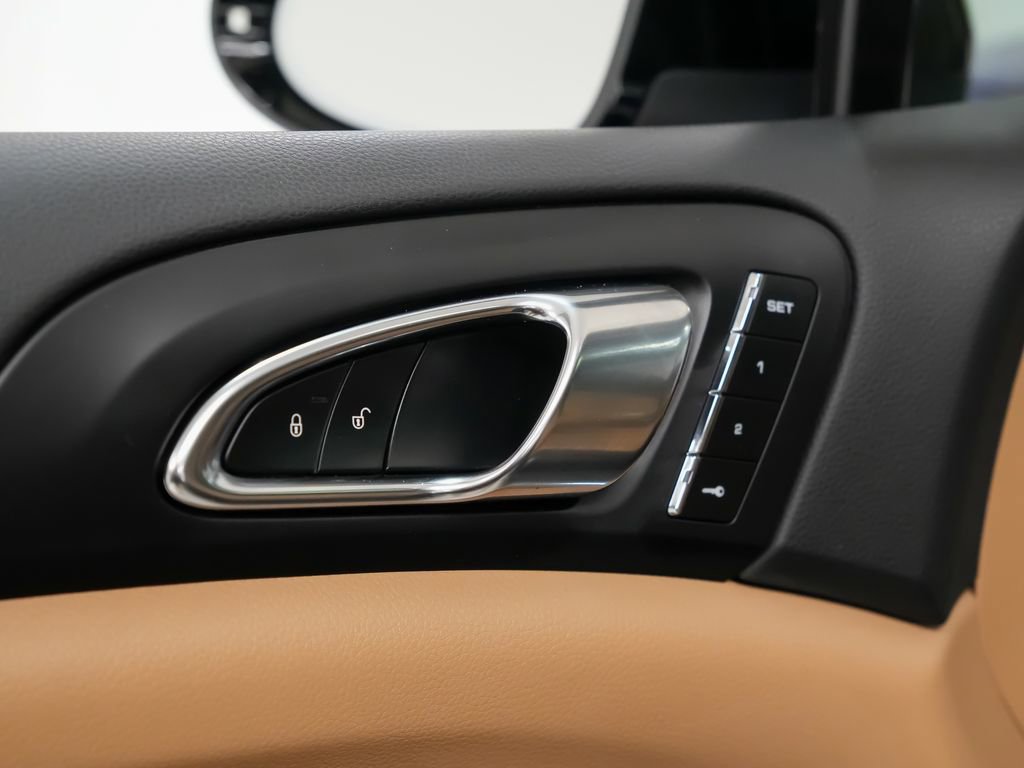 Used 2016 Porsche Cayenne image 21