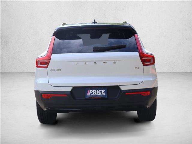 Used 2021 Volvo XC40 T4 R-Design w/ Climate Package FWD image 8