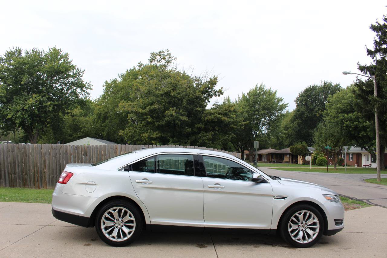 Used 2019 Ford Taurus Limited FWD image 11