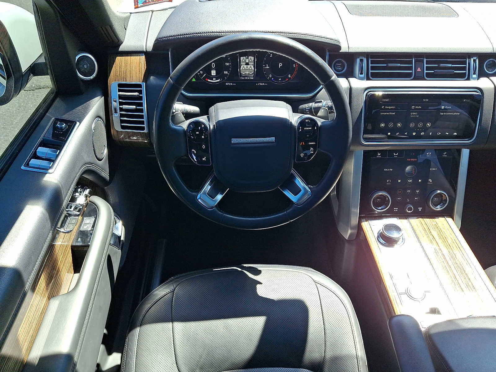 Used 2018 Land Rover Range Rover HSE image 13