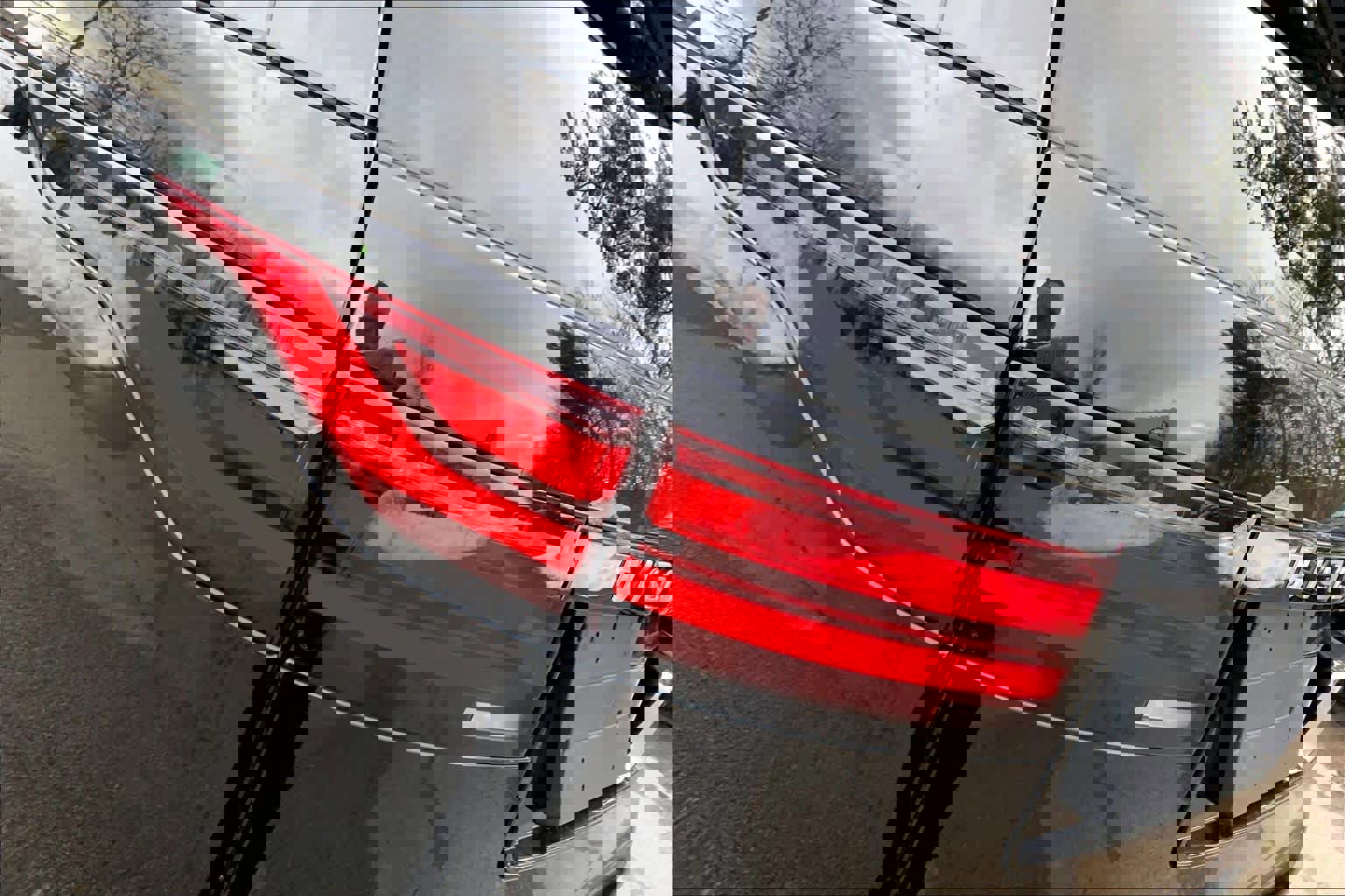 Used 2024 Land Rover Discovery S image 26