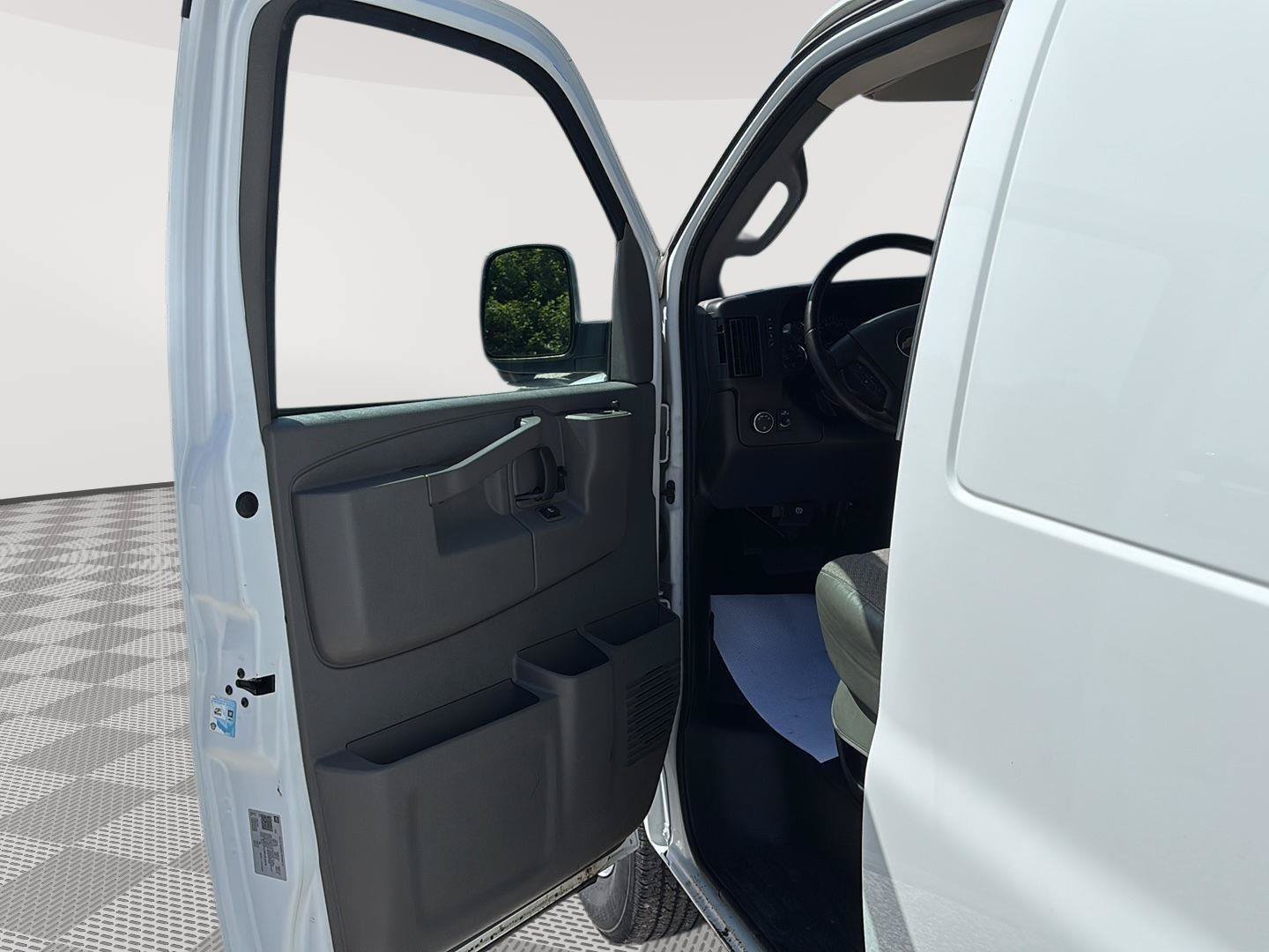 Used 2021 Chevrolet Express 2500 w/ Driver Convenience Package RWD image 9