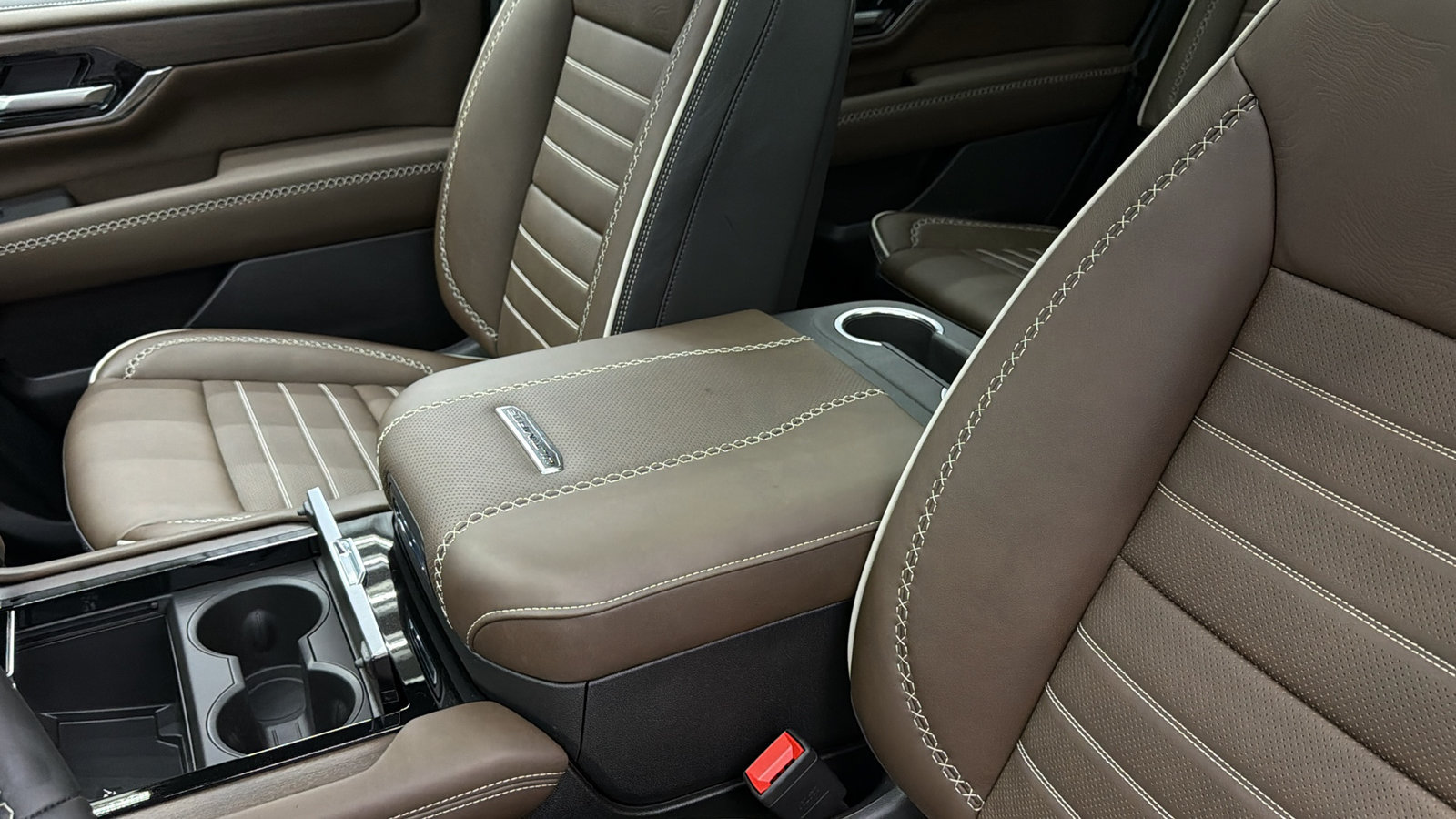 Used 2026 GMC Yukon Denali Ultimate w/ LPO, Floor Liner Package AWD/4WD image 24