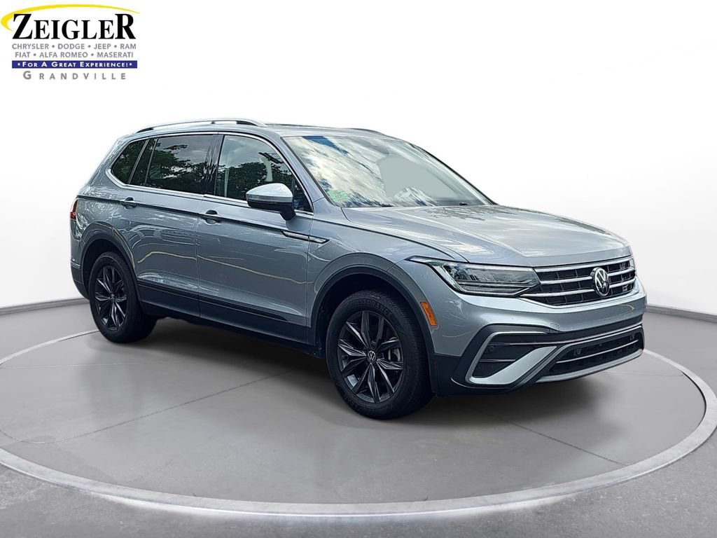 Used 2023 Volkswagen Tiguan SE AWD/4WD image 3