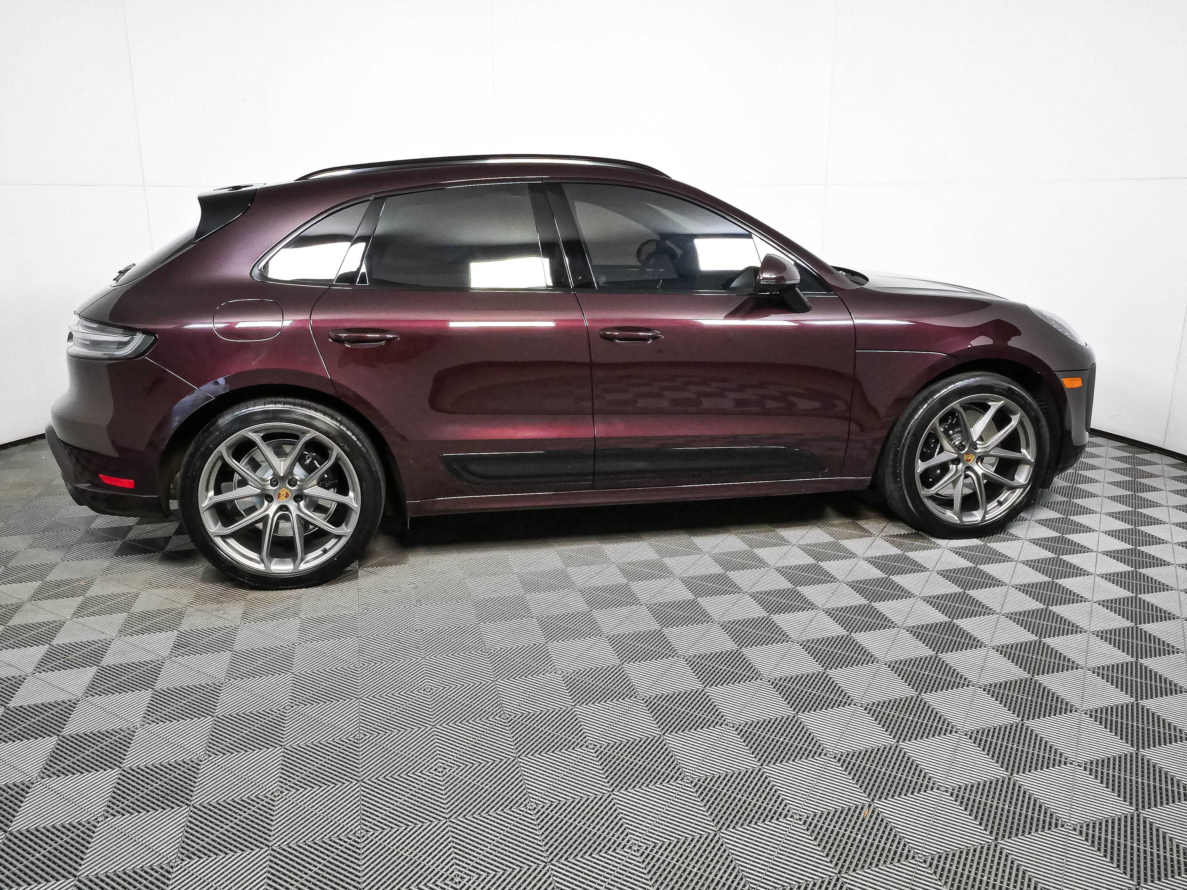 Certified 2024 Porsche Macan GTS AWD/4WD image 27
