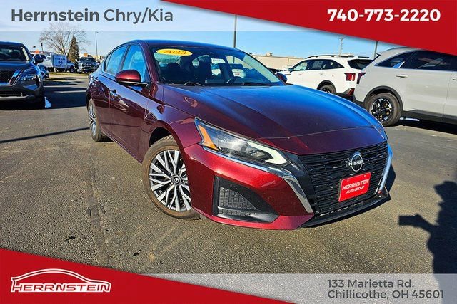 Used 2023 Nissan Altima 2.5 SV image 1
