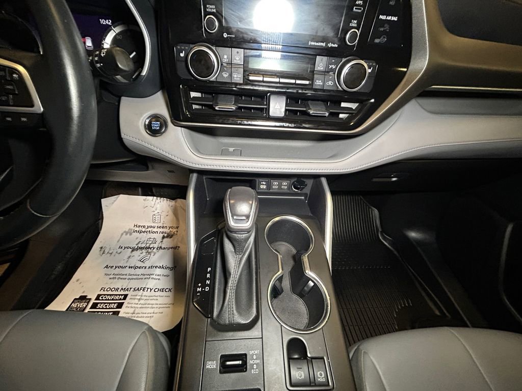 Used 2022 Toyota Highlander XLE image 11