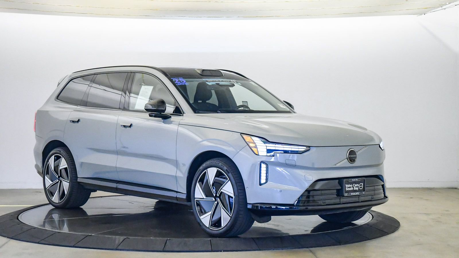 Certified 2025 Volvo EX90 Ultra AWD/4WD image 6